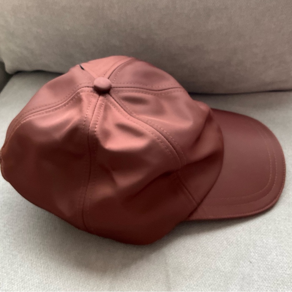 Alo Yoga Satin Off-Duty Cap Brownstone - Picture 5 of 8